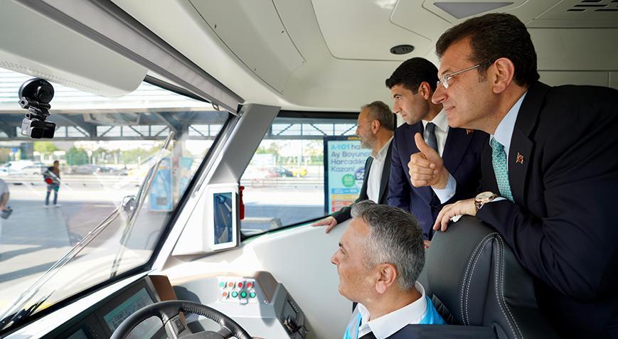 İBB Başkanı Ekrem İmamoğlu elektrikli metrobüsün test sürüşüne katıldı